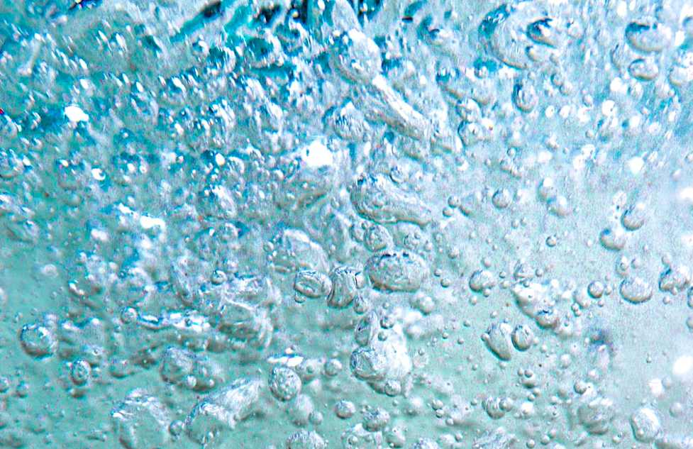Bubbles in water 