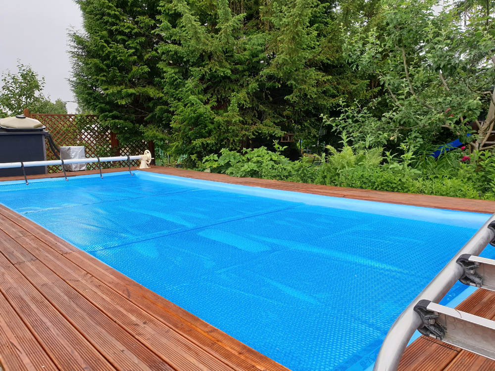 What’s the Difference Between a Pool Blanket and a Pool Cover?